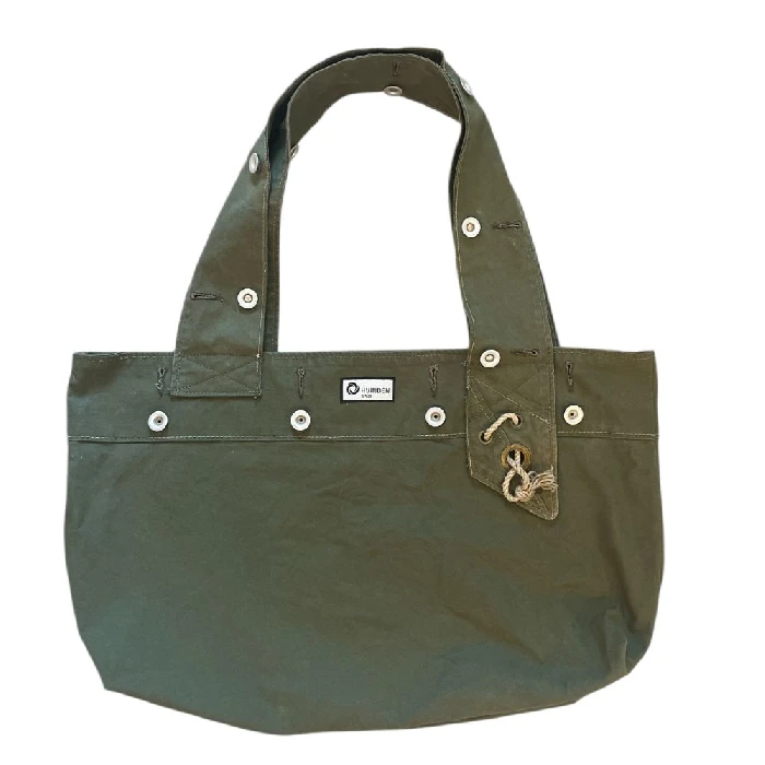 Bag av knappetelt merket Used by Heroes